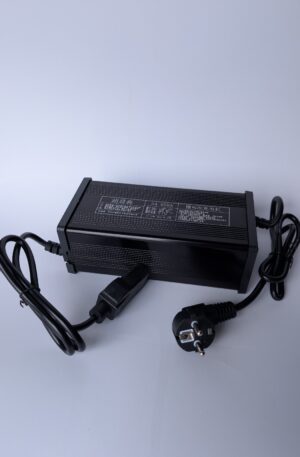 Ładowarka Li-ion 54,6V 8A